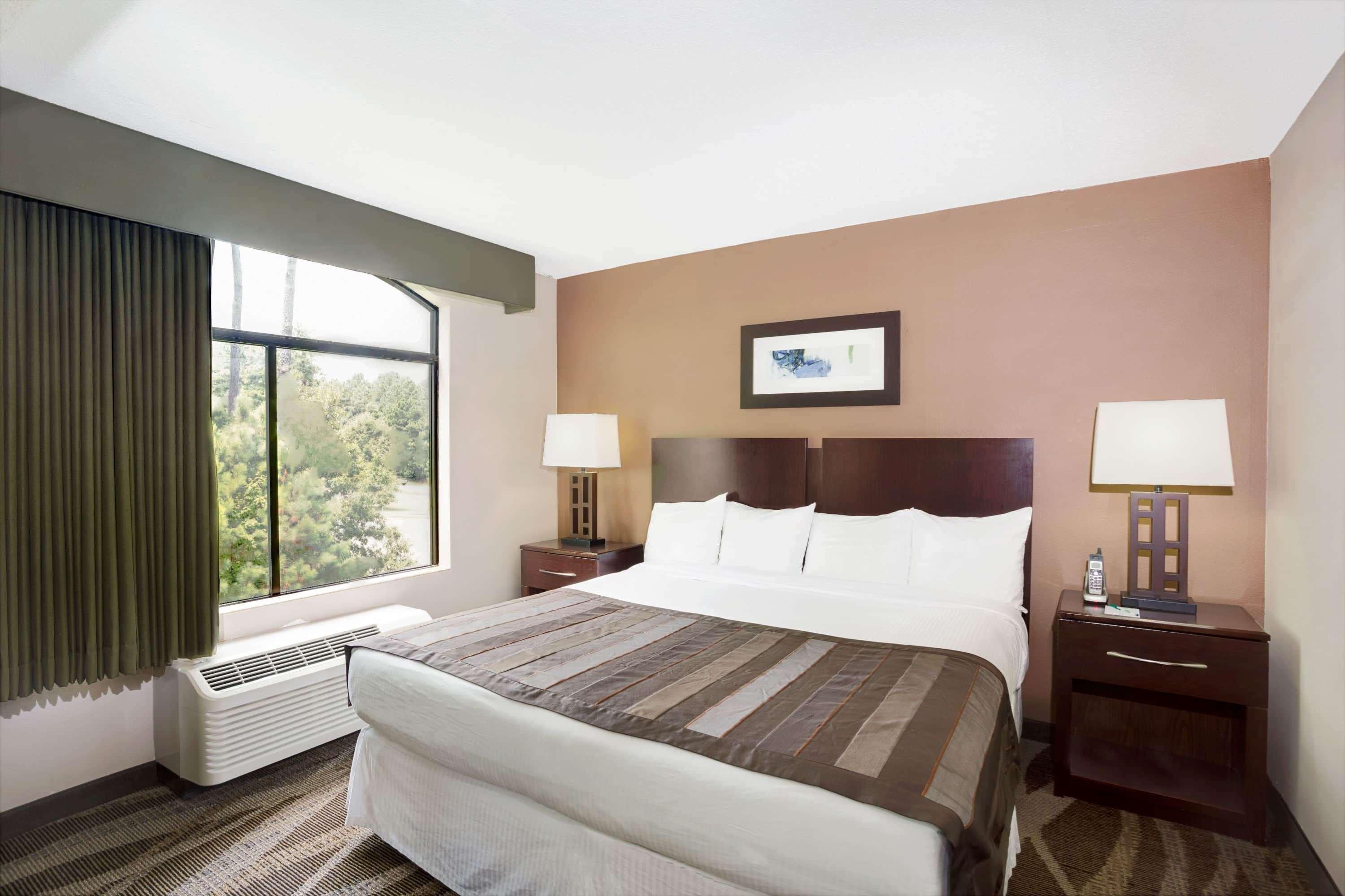 Wingate By Wyndham Raleigh Durham / Airport Hotel Екстериор снимка