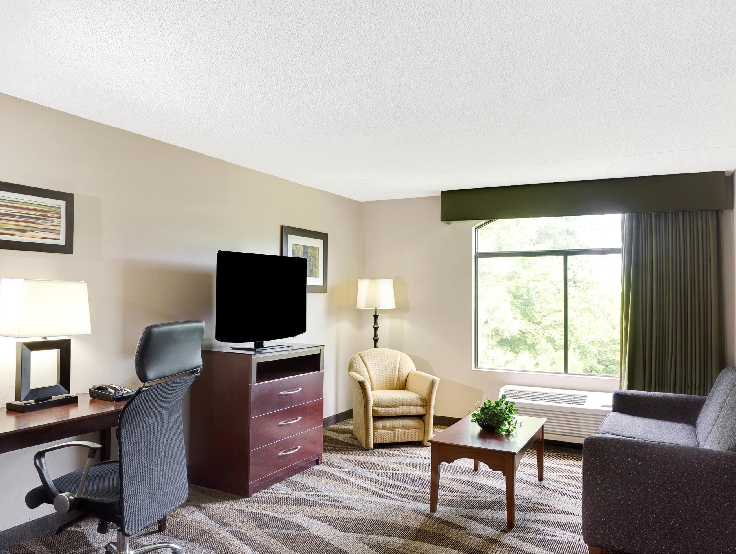 Wingate By Wyndham Raleigh Durham / Airport Hotel Екстериор снимка