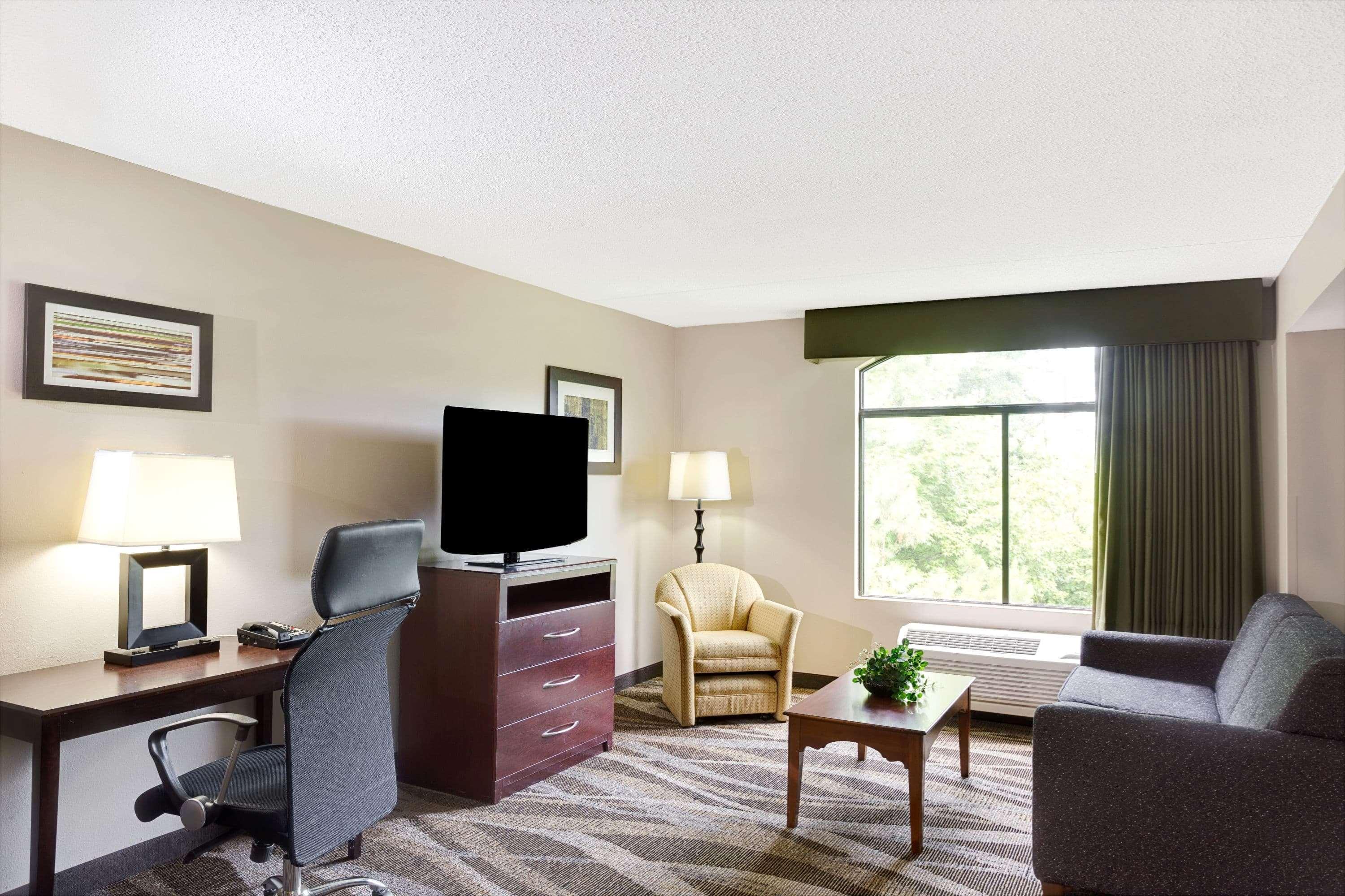 Wingate By Wyndham Raleigh Durham / Airport Hotel Екстериор снимка