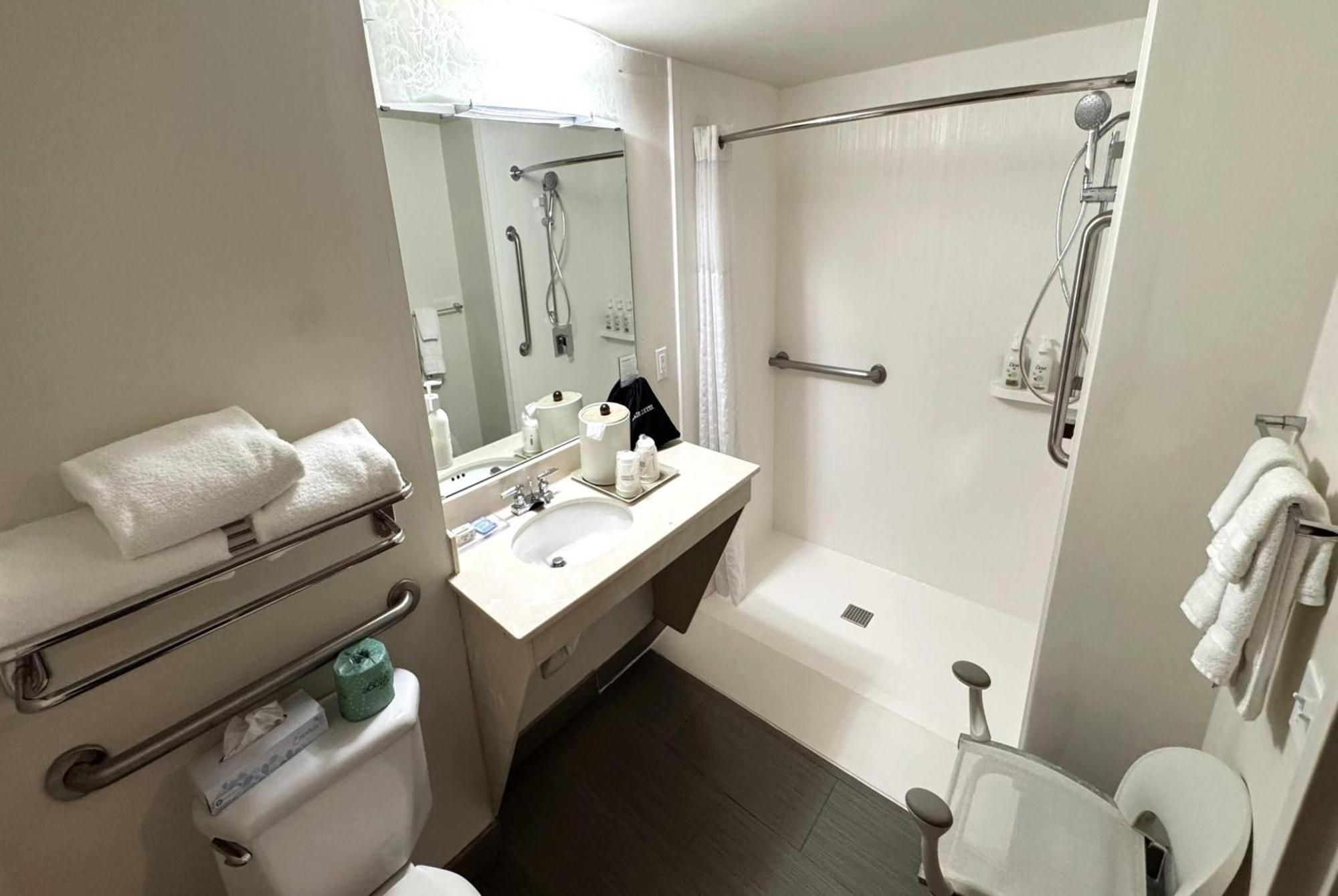 Wingate By Wyndham Raleigh Durham / Airport Hotel Екстериор снимка
