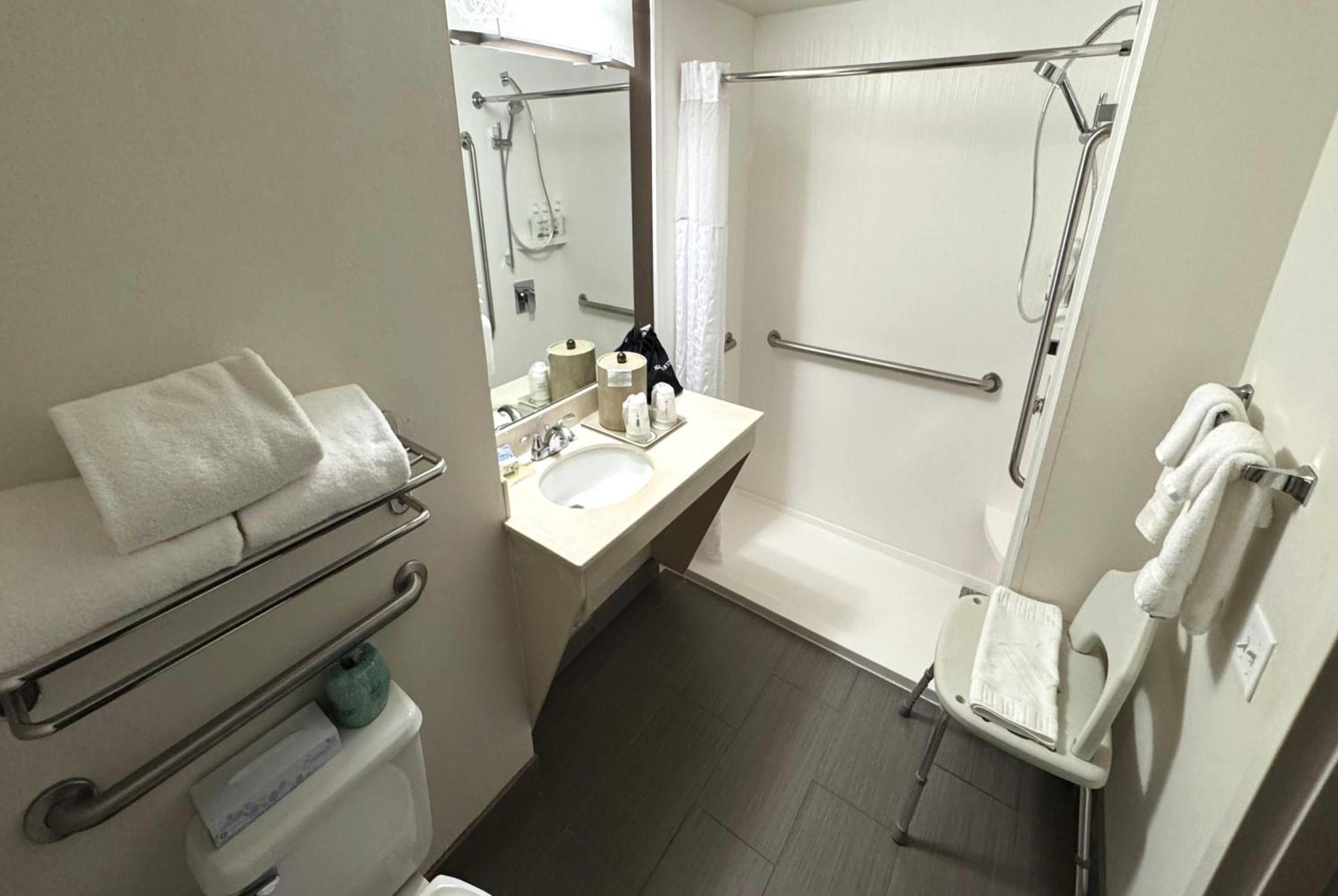Wingate By Wyndham Raleigh Durham / Airport Hotel Екстериор снимка