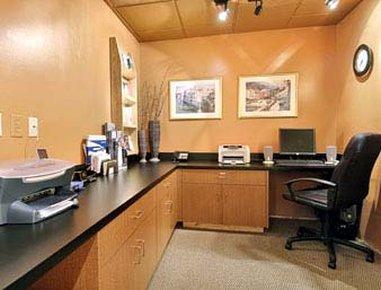 Wingate By Wyndham Raleigh Durham / Airport Hotel Екстериор снимка