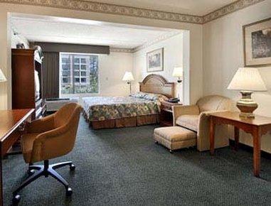 Wingate By Wyndham Raleigh Durham / Airport Hotel Екстериор снимка